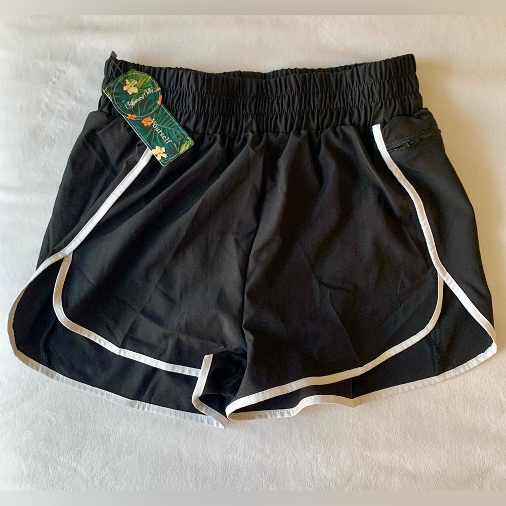 NEW WITH TAGS Womens Medium Athletic Shorts